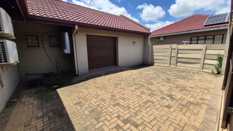 4 Bedroom Property for Sale in Jim Fouchepark Free State
